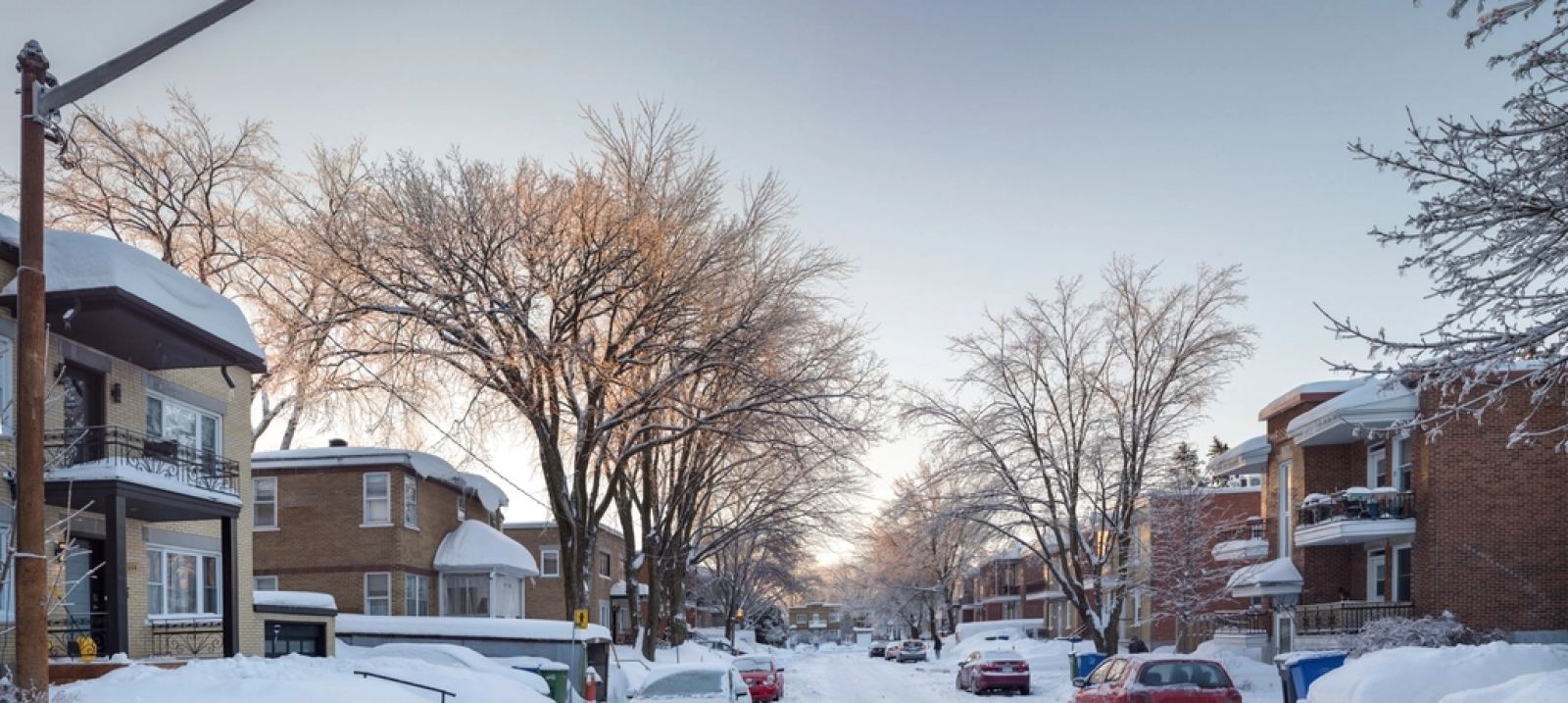 A residential street in Québec after a snowfall